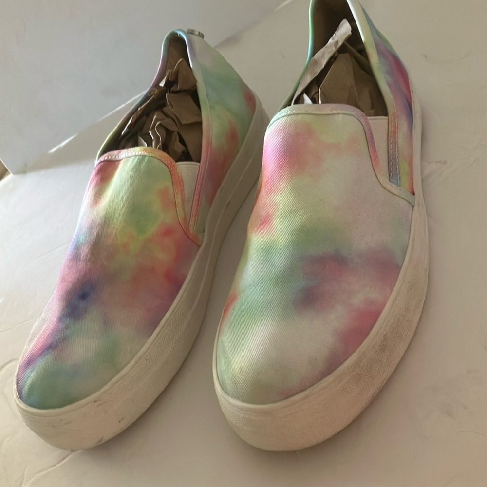 FINAL MARKDOWN Steve Madden slip on canvas shoes style toshe 9.5